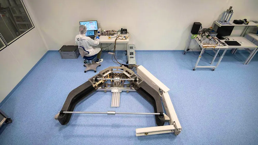 Start-up from Lausanne cleans up scrap in space - Gallery. A space tug with gripper arms is to collect debris from past missions in Earth orbit.