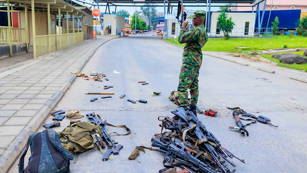 Les rebelles du M23 et l'armée rwandaise ont désarmé les soldats congolais.