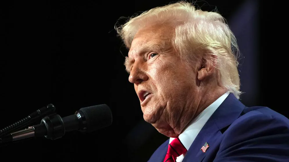 Il presidente Donald Trump sta attuando una ad una le promesse fatte in campagna elettorale ad un ritmo serratissimo.