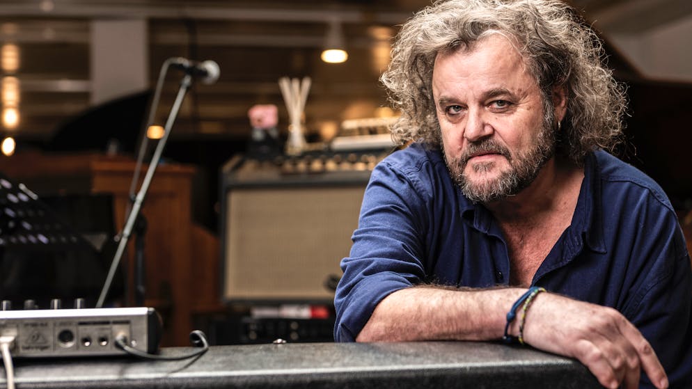 «Am Morgen aufstehen und das Zipperlein im Rücken zu spüren, ist mühsam und scheisst an»: Büne Huber, Frontmann von Patent Ochsner.