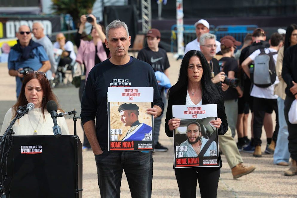 Famigliari di cittadini israeliani ancora nelle mani di Hamas chiedono la loro liberazione.
