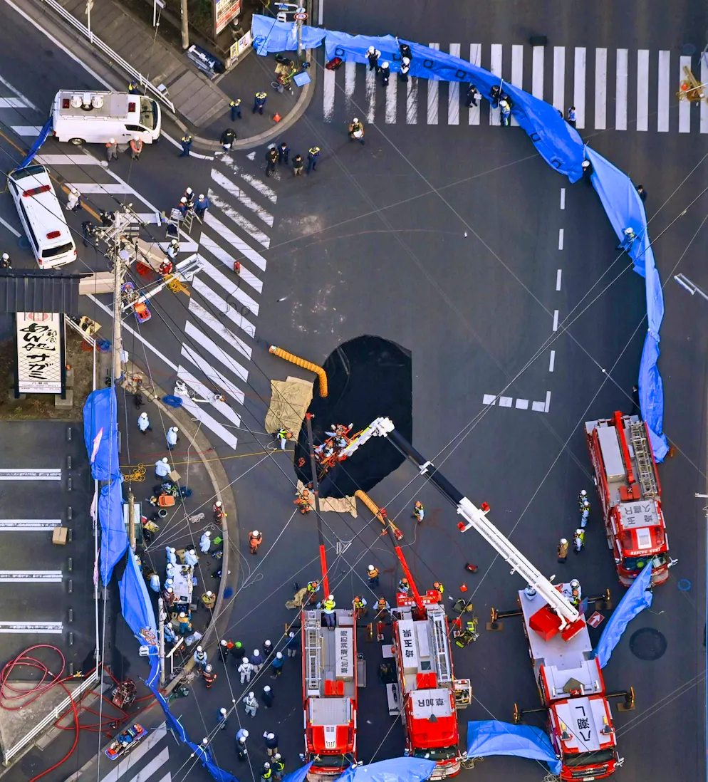 Hole in ground swallows truck at intersection near Tokyo - Gallery. Rescue workers pulled a man out of this sinkhole in Japan.