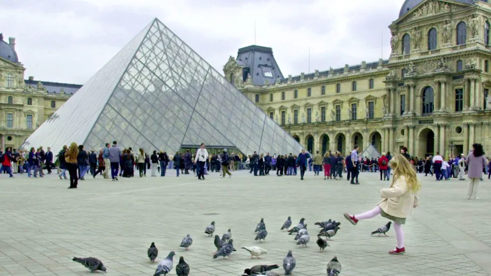 Für vier Millionen Besucher pro Jahr geplant, ist die Eingangs-Pyramide für den Louvre unterdessen mehr als doppelt so vielen Besuchern ausgesetzt. (Archivbild)