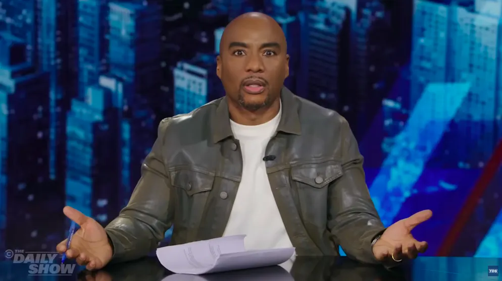 Comedian Charlemagne tha God knüpft sich in der «Daily Show» die Demokraten vor.