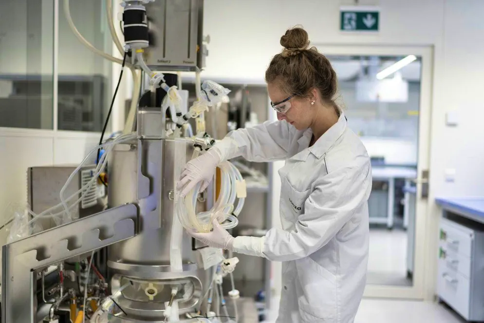 The Valais-based pharmaceutical company Lonza wants to become a pure contract manufacturer again.