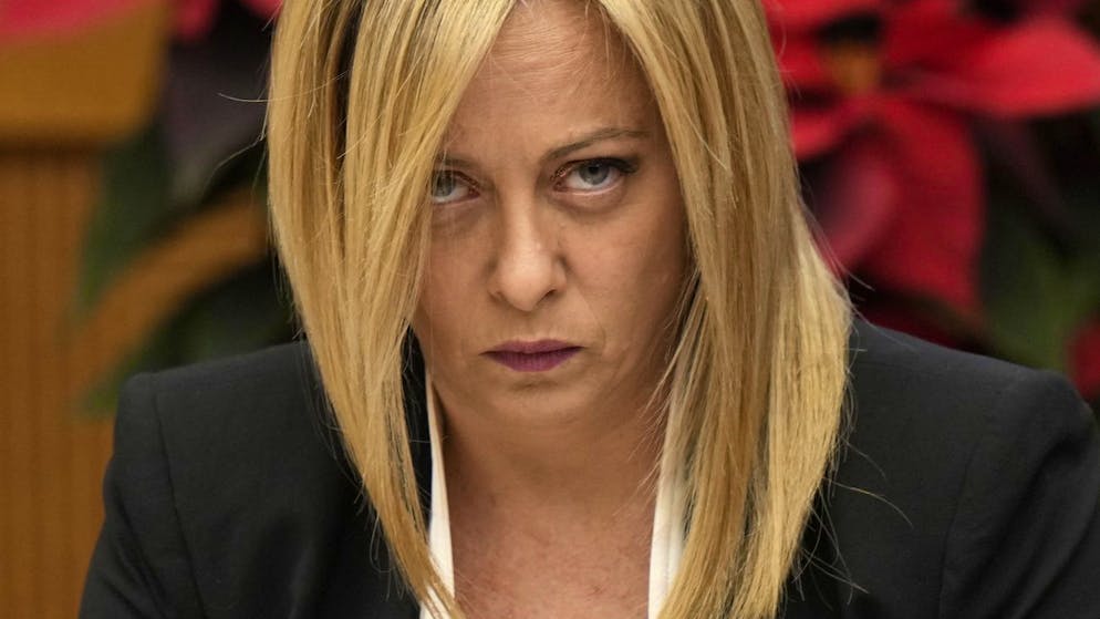 Ecco per quali reati. Giorgia Meloni e due suoi ministri denunciati nel caso del generale libico Almasri