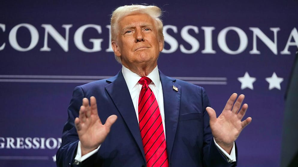 «Empêcher l'endoctrinement». Trump veut interdire l'«idéologie transgenre» dans l'armée