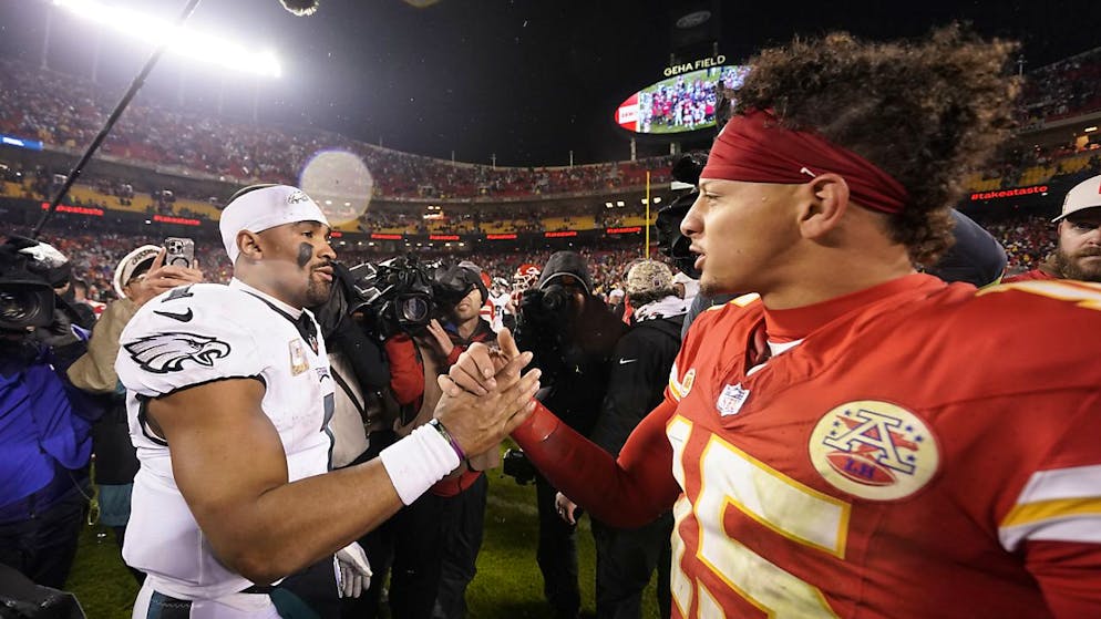 I leader delle due squadre: il quarterback degli Eagles Jalen Hurts e quello dei Chiefs Patrick Mahomes.