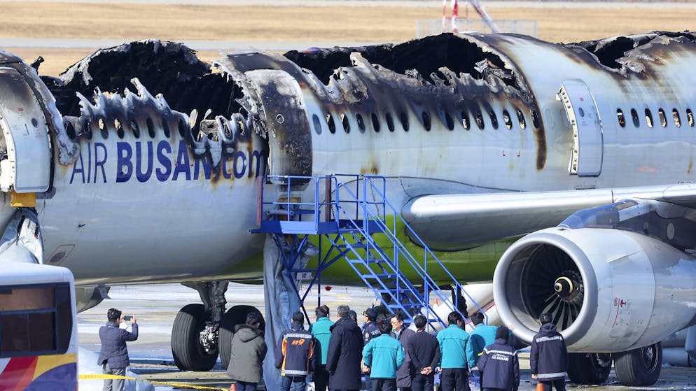 Die Einsatzkräfte benötigten mehr als eine Stunde, um den Brand zu löschen. Sie konnten aber ein Übergreifen des Feuers auf die Flügel und Turbinen verhindern.