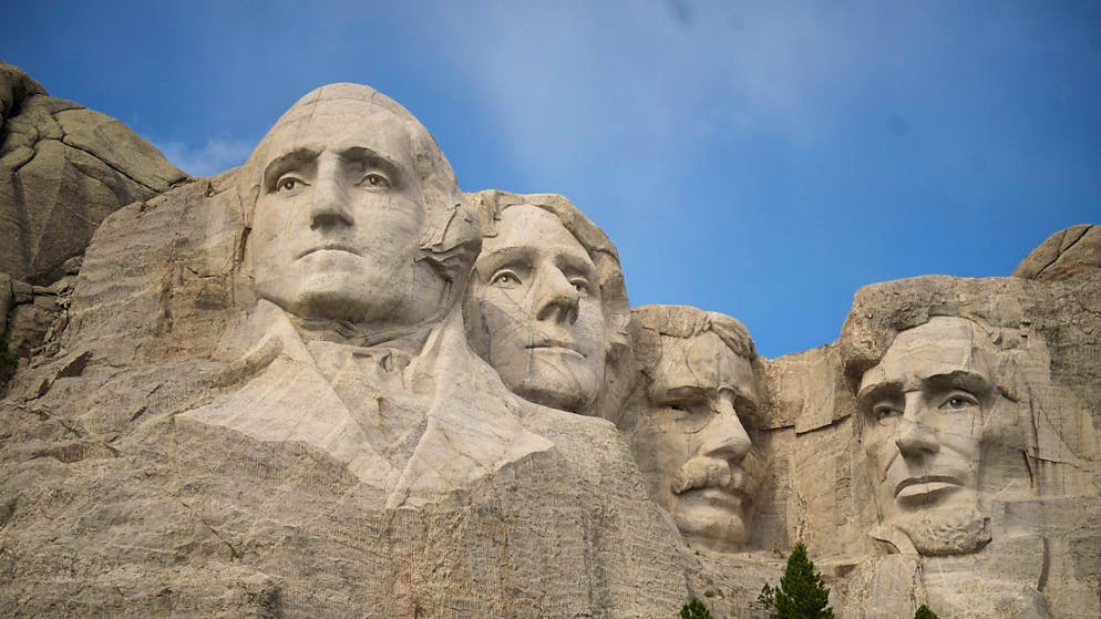 L'iconico monumento con i volti di Washington, Jefferson, Roosevelt e Lincoln.