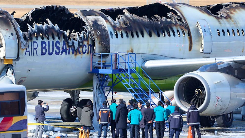 Cet incendie spectaculaire a brûlé près de la moitié du fuselage de l'avion.