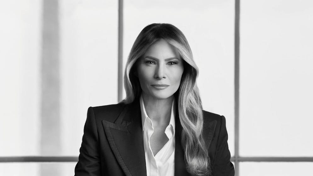 Abgeguckt bei «House of Cards»?. Das neue Porträt von Melania Trump sendet klare Signale