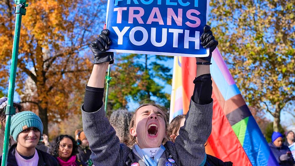 ARCHIVE - Transgender rights advocates protest during a rally in front of the Supreme Court. Photo: Mariam Zuhaib/AP/dpa
