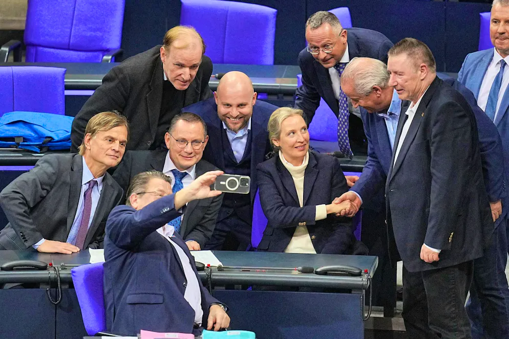 Migration vote leads to scandal - AfD celebrates - Gallery. After the migration vote, the AfD sees the beginning of a "new era".
