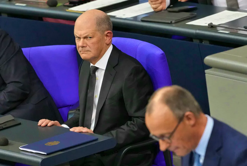 Migration vote leads to scandal - AfD celebrates - Gallery. Chancellor Olaf Scholz and opposition leader Friedrich Merz have rarely had such a fierce exchange of blows in the Bundestag.