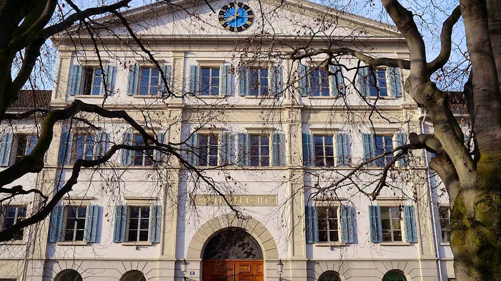 The case at the Zurich High Court is a drastic example of the so-called "loverboy" form of abuse. Loverboys are men who exploit girls or women who are in love with them. They often pressure the victims into having sex with others. (archive picture)