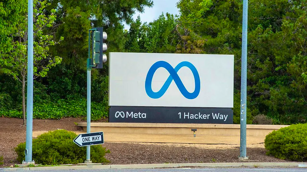 ARCHIVE - The logo of the Facebook group Meta can be seen near the company headquarters. Photo: Andrej Sokolow/dpa