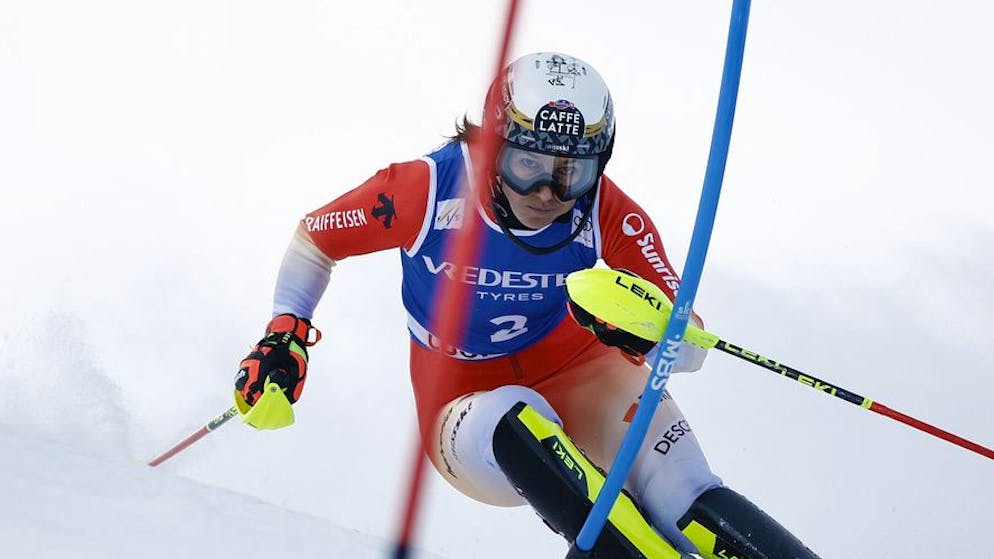 Slalom in Courchevel. Holdener stürzt und verpasst Podest – Rast (5.) beste Schweizerin