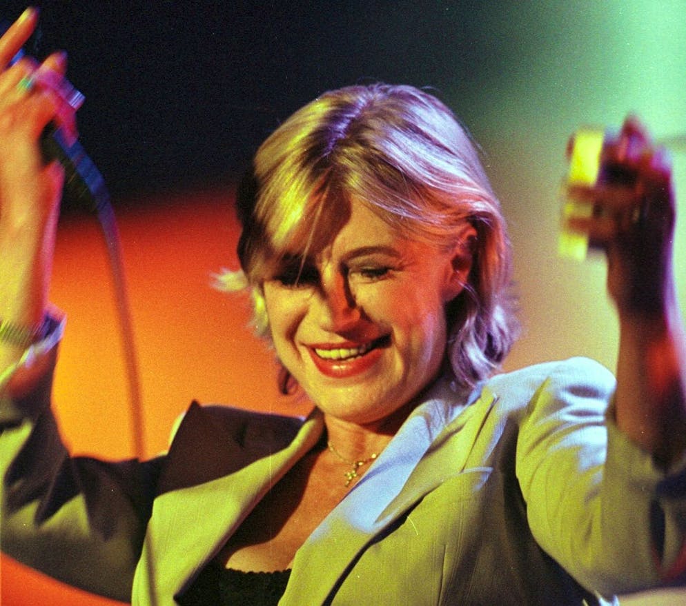 È morta la cantante britannica Marianne Faithfull. La cantante sul palco, nella sala Stravinski, durante la serata Rock It al 33° Montreux Jazz Festival a Montreux del 1999.