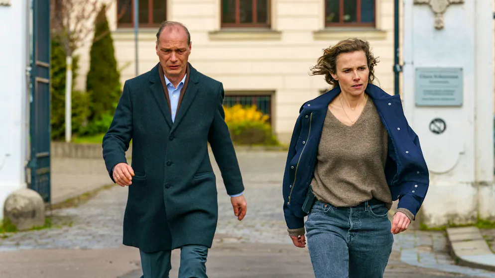 So lief der «Tatort»-Abschied von Kommissarin Gorniak in Dresden. Peter Schnabel (Martin Brambach) zweifelt daran, dass Karin Gorniak (Karin Hanczewski) in diesem Fall noch objektiv ermitteln kann.