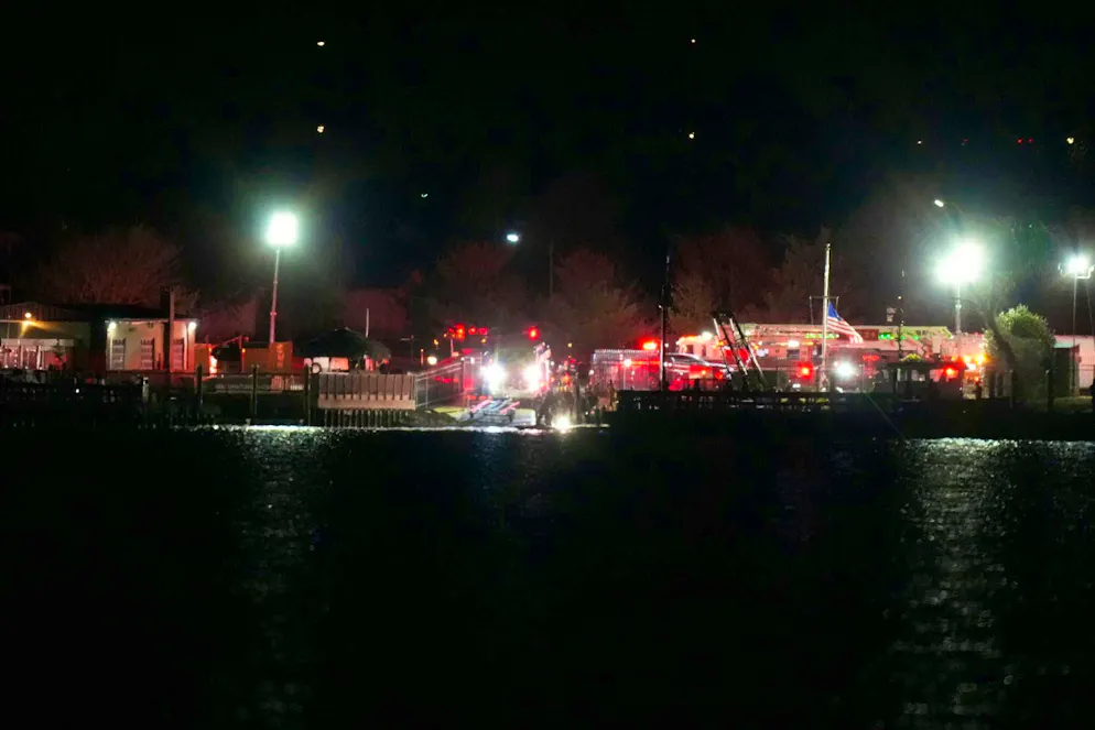 There was a collision between an airplane and a US military helicopter in Washington late on Wednesday evening. All passengers are dead.