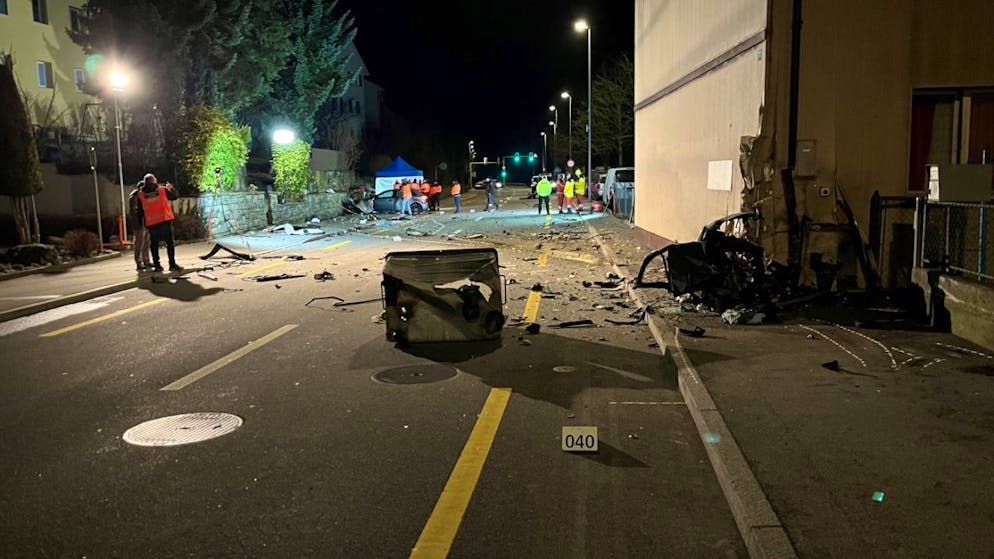 Noch ist nicht geklärt, wie es zum Unfall in Langnau am Albis ZH kam.