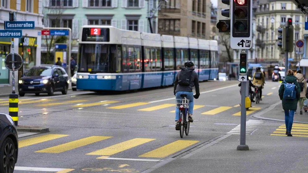 In Zurich, comparatively few people cycle or walk to work - a factor in the city's poor position in the health rankings.