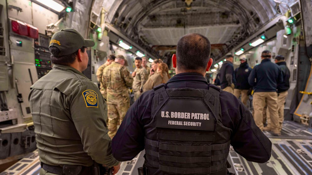 Überraschend hohe Kosten. So viele Milliarden verschlingen Trumps geplante Abschiebungen