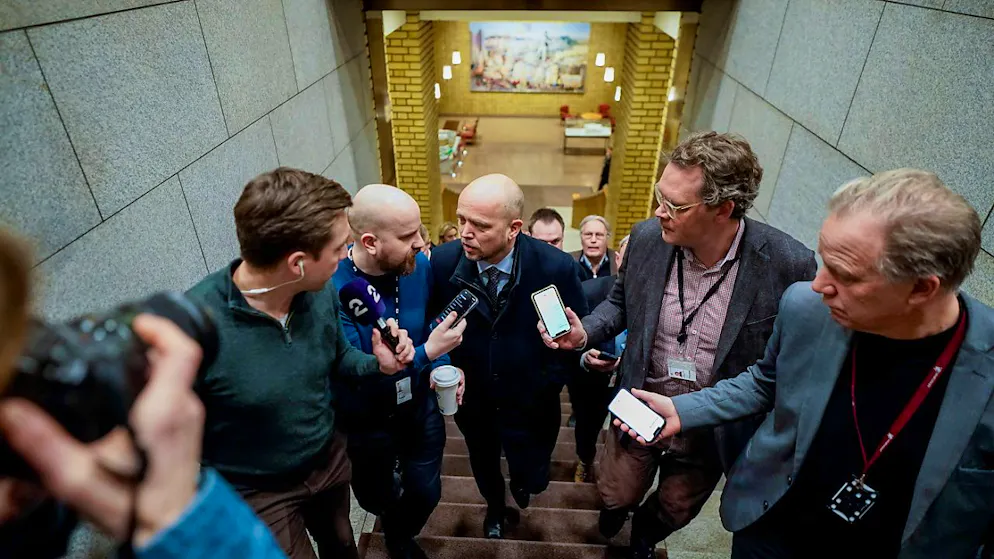 "Non dobbiamo cedere altro potere all'UE", ha dichiarato Trygve Slagsvold Vedum, leader del partito del Centro e ministro delle finanze.