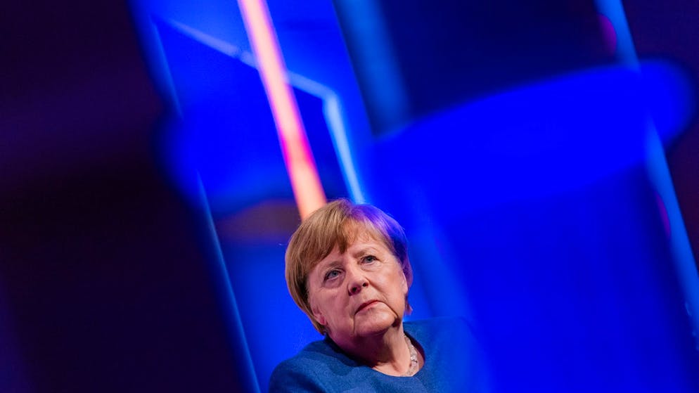 Schock für Merz?. Polit-Beben um mögliches Merkel-Comeback