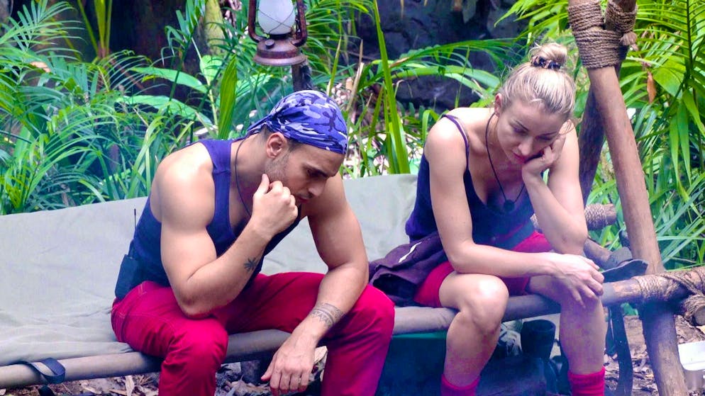 Anna-Carina Woitschack (right) talked about her failed relationship with Stefan Mross on day 6 of the jungle camp.