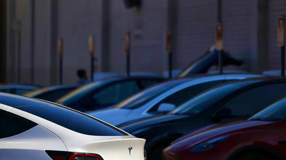 Tech billionaire Elon Musk said that he sees Tesla "between two waves of growth". He is focusing primarily on autonomous driving technology.