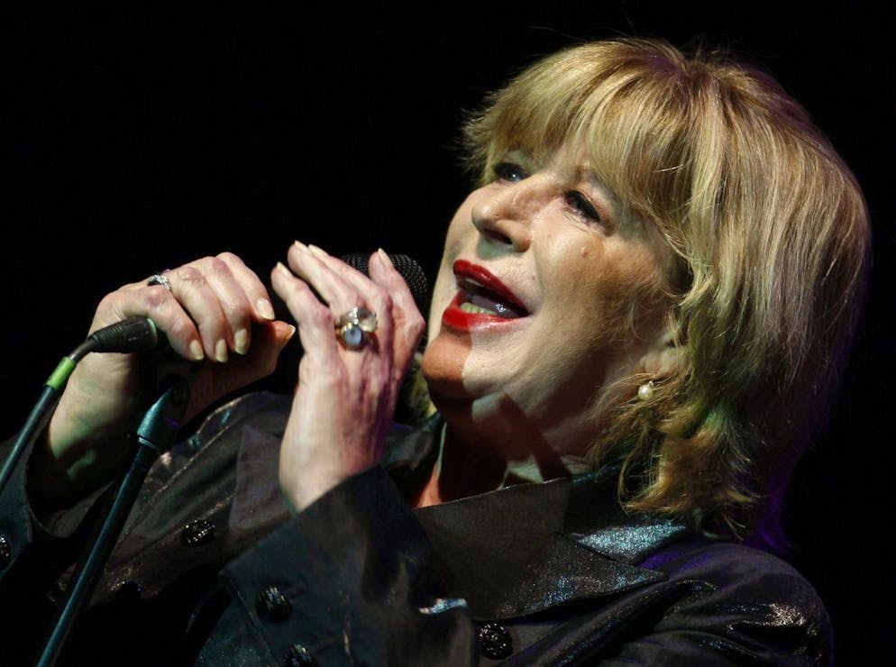 È morta la cantante britannica Marianne Faithfull. Oltre come interprete, Marianne Faithfull è nota per essere stata la storica fidanzata di Mick Jagger, il frontman dei Rolling Stones.