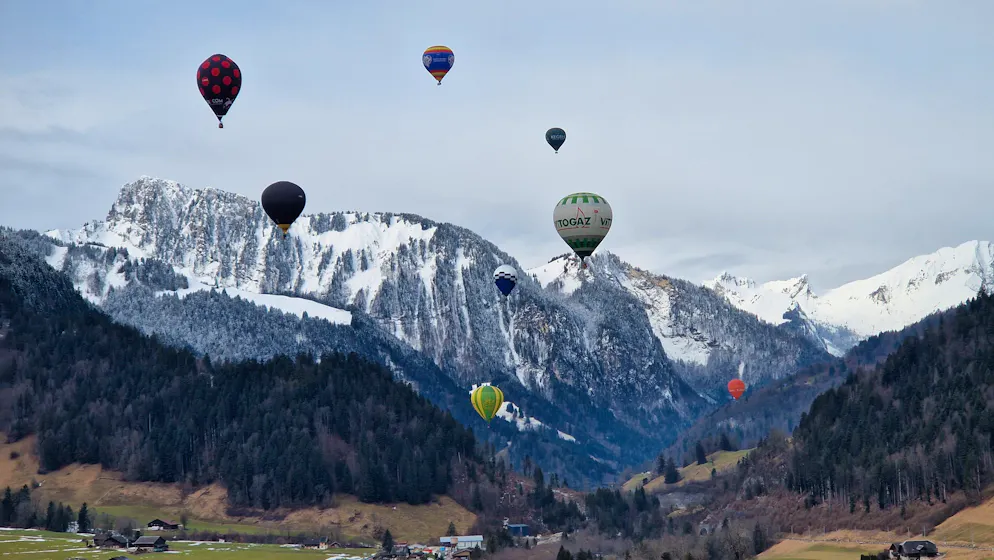 Ballons. Plus d'une dizaine de ballons égaient le ciel de Château-d'Oex.