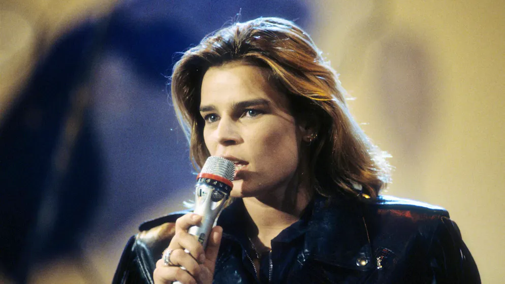 Mitte der 1980er Jahre begann Prinzessin Stéphanie eine Musikkarriere: Im Sommer 1986 veröffentlichte sie ihre erste LP mit dem Titel Besoin, welcher die internationalen Top 10 erreichte. Im Bild bei einem Auftritt am 13. April 1991 in Wetten, dass..?