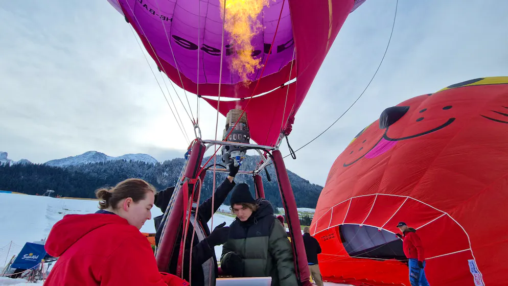 Ballons. L'heure du décollage est proche.