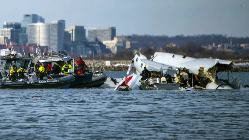 Flugzeugabsturz bei Washington D.C.. Flugschreiber des Militär-Helis geborgen +++ Trump schimpft über Diversitätsprogramme – und legt Pilotenfehler nahe