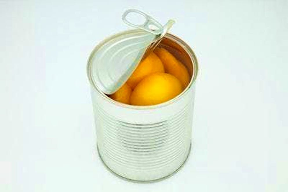 De nombreuses conserves contiennent du BPA, un produit chimique dangereux qui perturbe l'équilibre hormonal - les produits frais ou les alternatives en verre sont un meilleur choix.