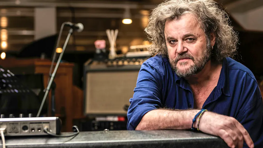 "Getting up in the morning and feeling the pain in your back is exhausting and sucks": Büne Huber, frontman of Patent Ochsner.