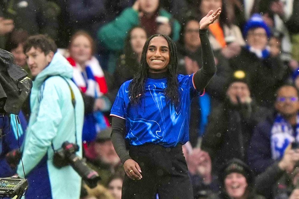 First million-dollar transfer in women's football: defender Naomi Girma has signed for Chelsea.