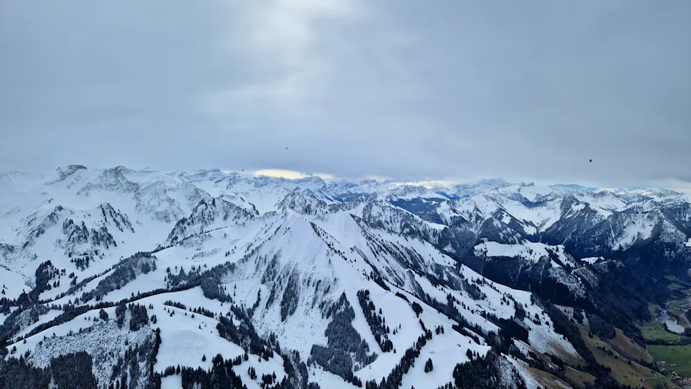 Ballons. Le paysage est à couper le souffle.