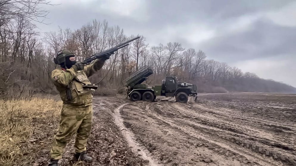 Le front dans la région de Koursk: on voit ici un soldat russe lancer une roquette (Archives).