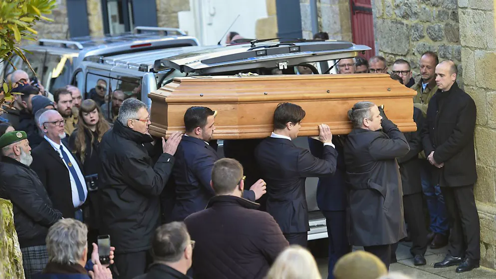 La tomba di Jean-Marie Le Pen, che è stata vandalizzata la scorsa notte, si trova nel piccolo cimitero di La Trinité-sur-Mer, nella regione francese della Bretagna. (Foto d'archivio)