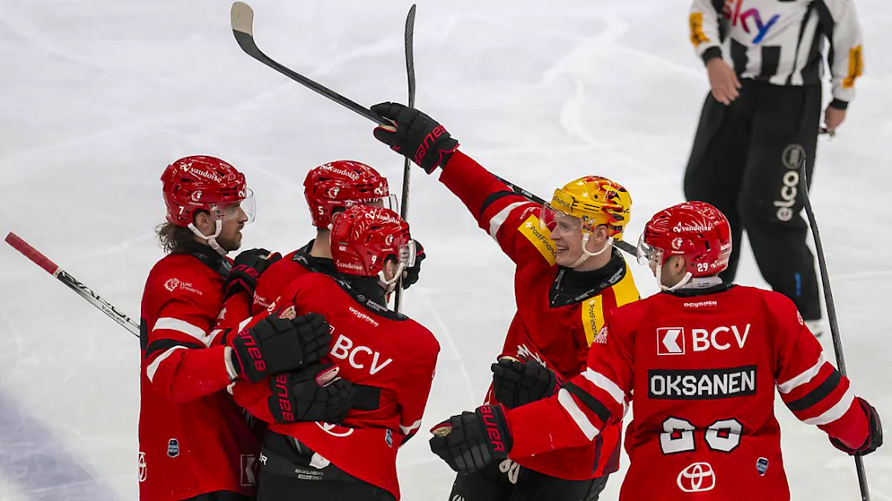 Lars Leuenberger baut am Rekord für die Ewigkeit - Gallery. Der Lausanne Hockey Club stand am Samstag nicht im Einsatz, qualifizierte sich aber als erstes Team fix für die Playoffs