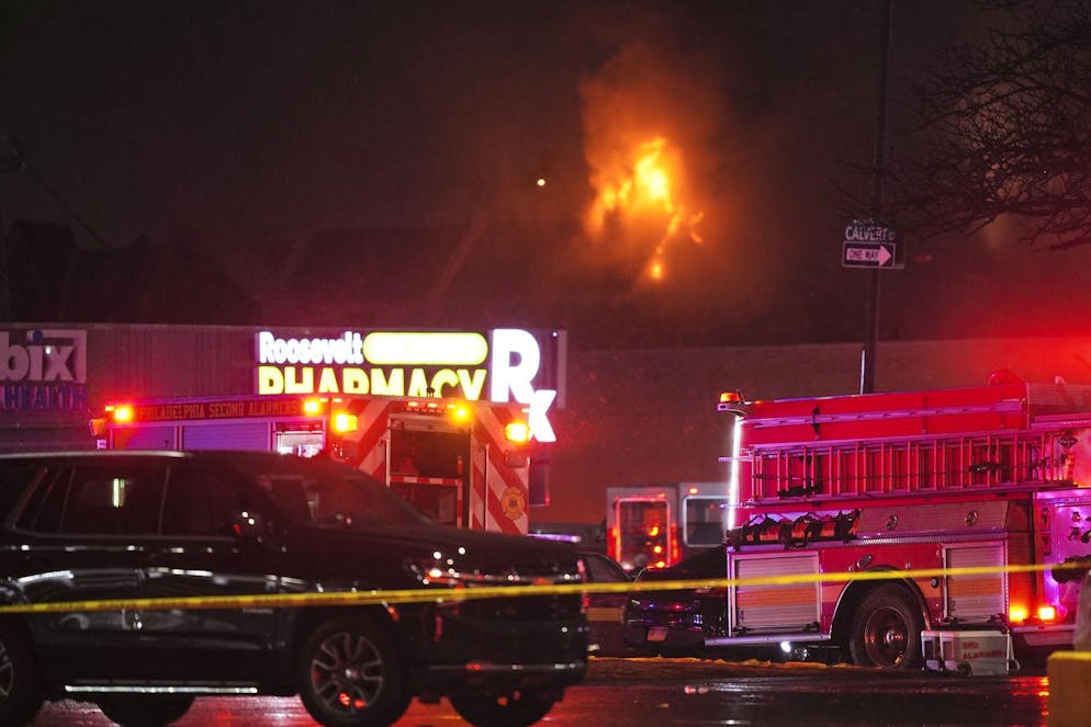 Schianto jet ambulanza Philadelphia. Il quartiere teatro della tragedia non è solo residenziale ma anche commerciale.