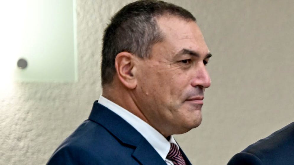 Ejal Zamir, damaliger Generalmajor der israelischen Streitkräfte, nach der Unterzeichnung zum Kauf des Raketenabwehrsystems Arrow 3 durch Deutschland. Foto: Britta Pedersen/dpa