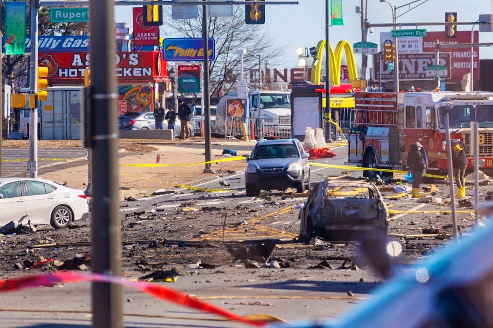 Schianto jet ambulanza Philadelphia. La scena dell'incidente aereo a est di Cottman Avenue, verso Roosevelt Boulevard.