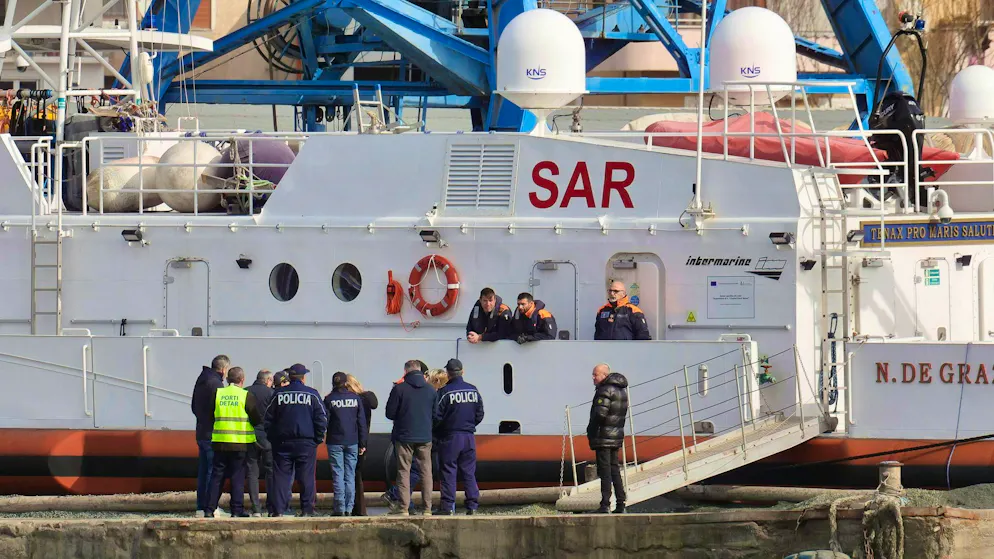 After a new defeat in court, Italy's right-wing government must take in more than 40 Mediterranean refugees. 