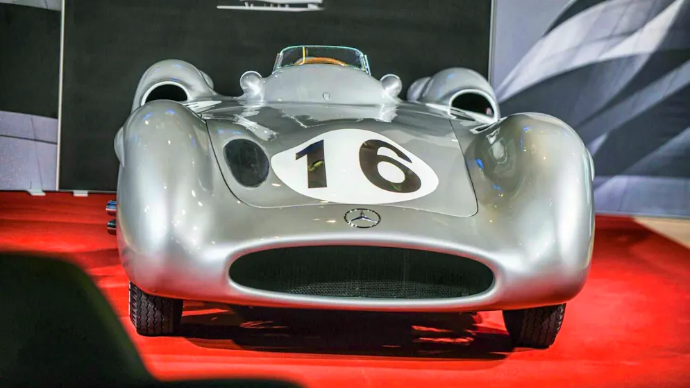 Not exactly cheap, but still by no means the most expensive car in the world: a rare "Silver Arrow" from 1954 has been auctioned in Stuttgart for 46.5 million euros.