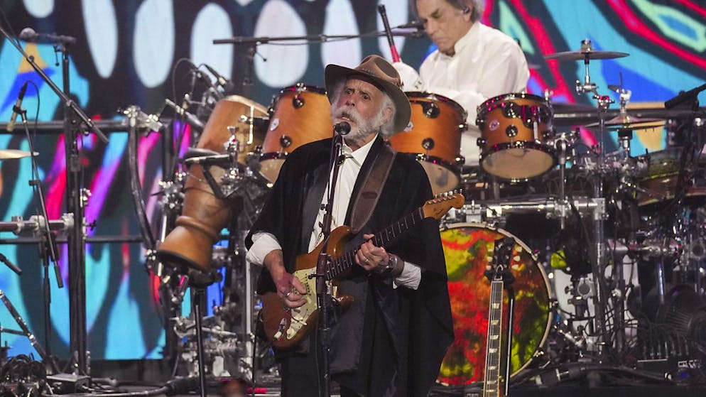 Der Sänger und Gittarist Bobby Weir (vorne) und der Schlagzeuger und Perkussionist Mickey Hart  wurden gemeinsam mit den verstorbenen Gründungsmitglieder von Greatful Dead, Jerry Garcia und Phil Lesh, geehrt.